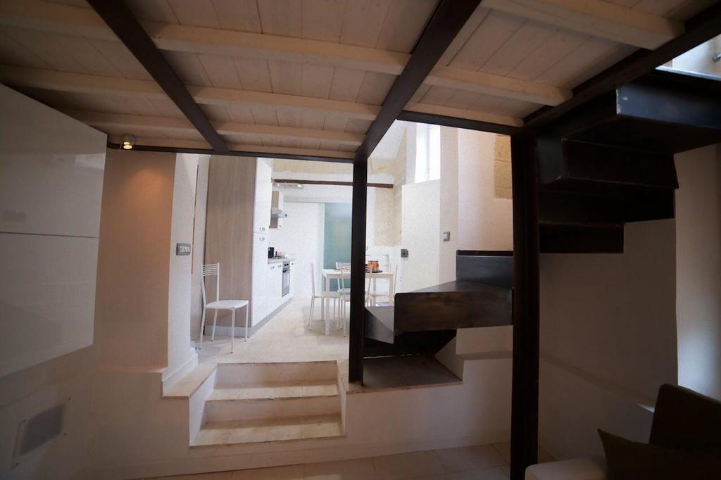 Suite del Teatro Romano Lecce Esterno foto