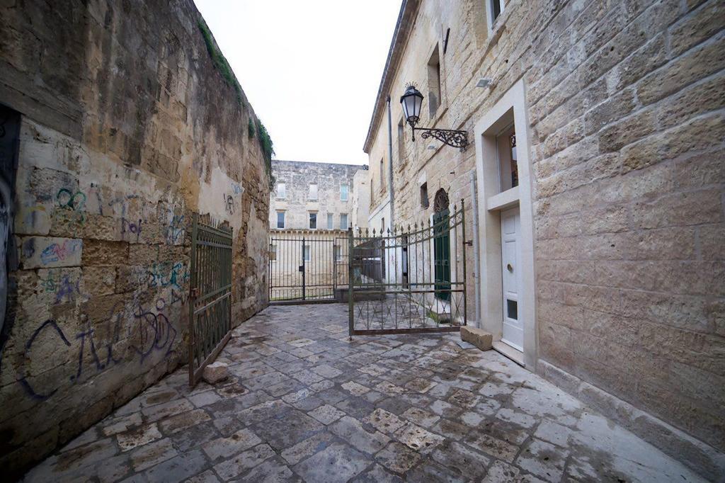 Suite del Teatro Romano Lecce Esterno foto