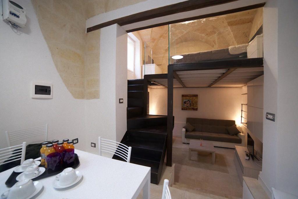 Suite del Teatro Romano Lecce Esterno foto