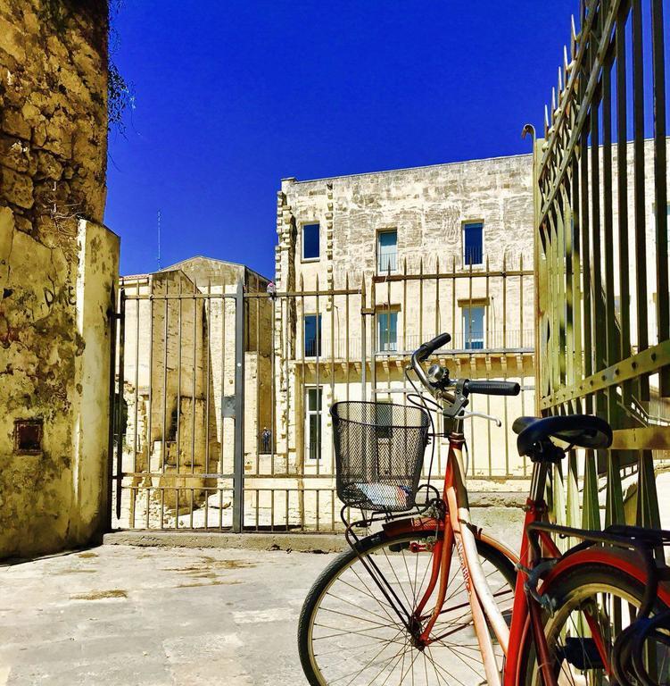 Suite del Teatro Romano Lecce Esterno foto